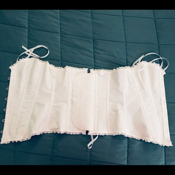 White Corset - Picture 4 of 5